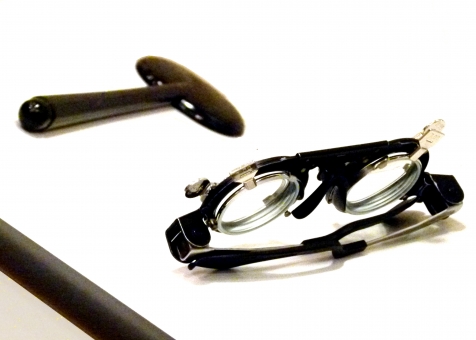ブロッカーと視力測定用メガネ